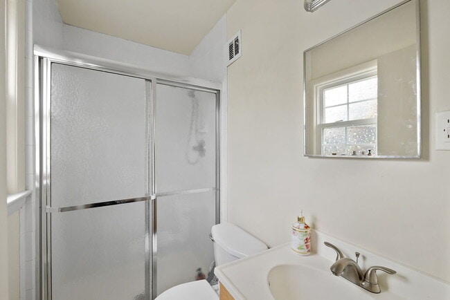 Building Photo - Affordable, Spacious AND Convenient Walk t...