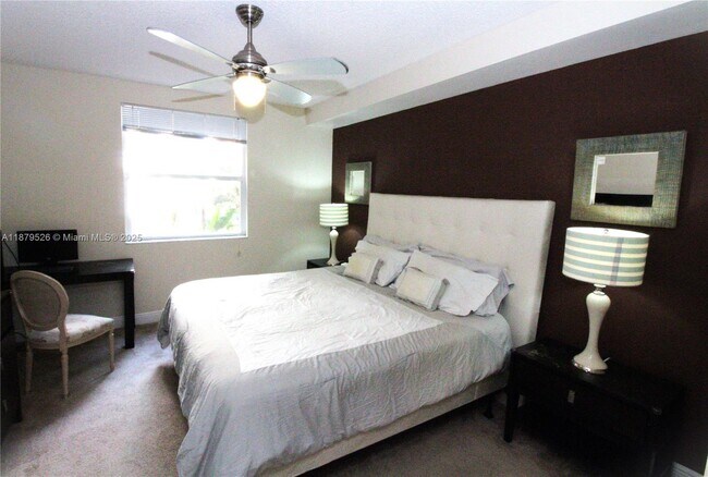 Building Photo - 17150 N Bay Rd