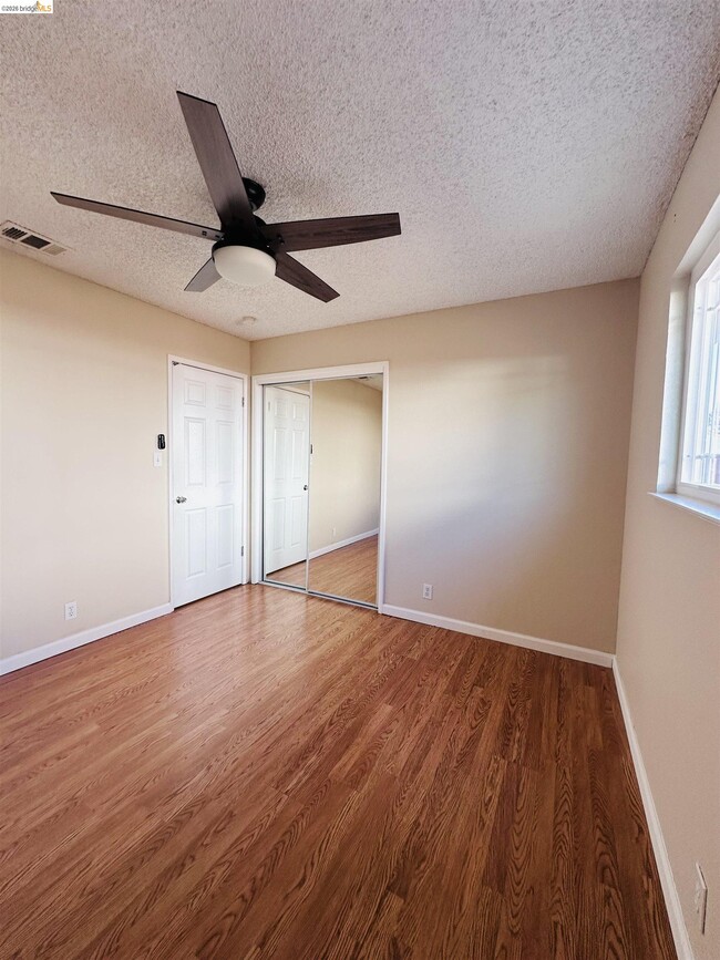 Building Photo - 1044 Agate Ave
