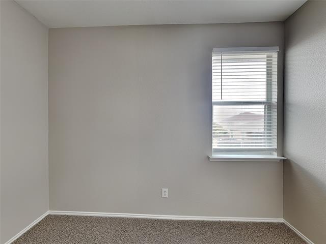 Building Photo - 10008 Blue Bell Dr