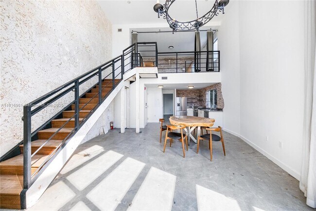 Building Photo - 7700 Collins Ave