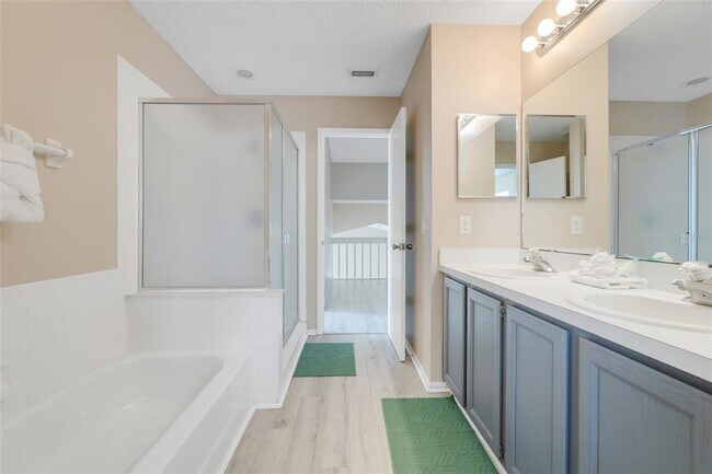 Building Photo - 8607 Knottingham Dr