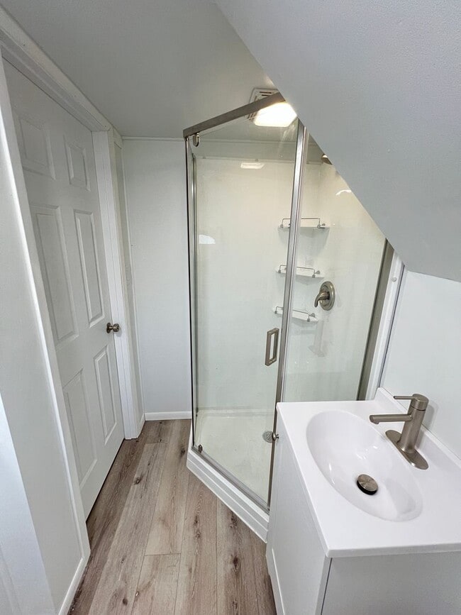 Building Photo - AVAILABLE JUNE - Upper 2 Bed 1 Bath in Billings Park Superior