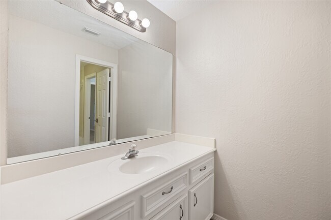 Building Photo - 13135 Finch Brook Dr