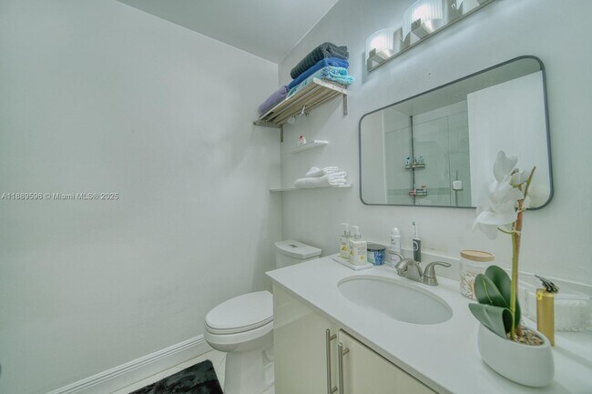 Building Photo - 10000 SW 147th Ct