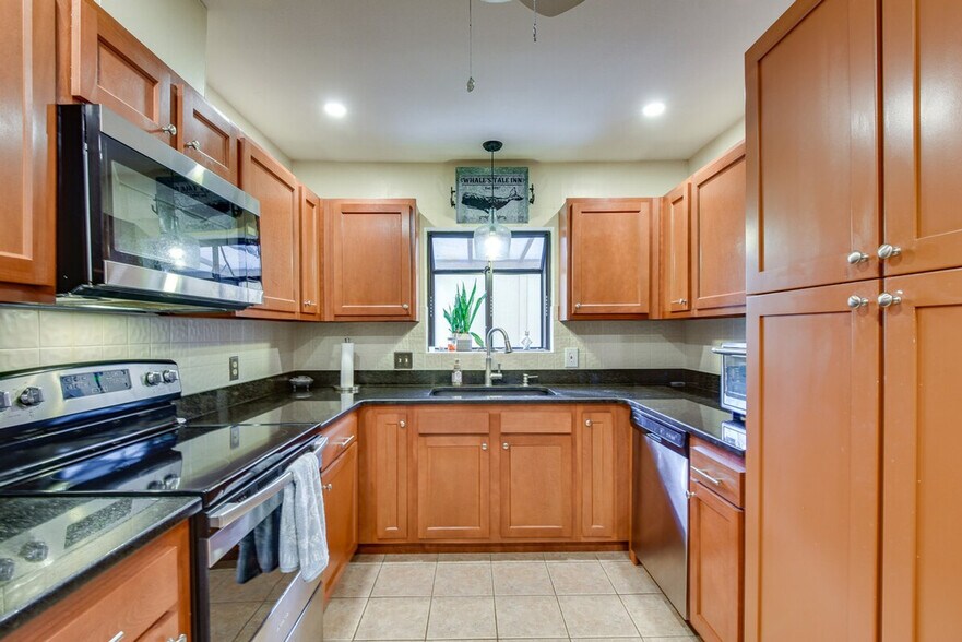 Building Photo - 7511 4th Ave W