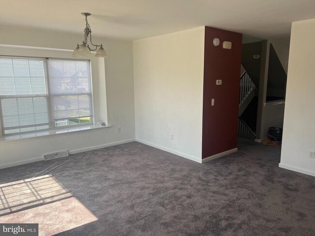 Building Photo - 338 Northdown Dr