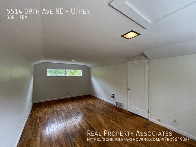 Building Photo - 5514 39th Ave NE