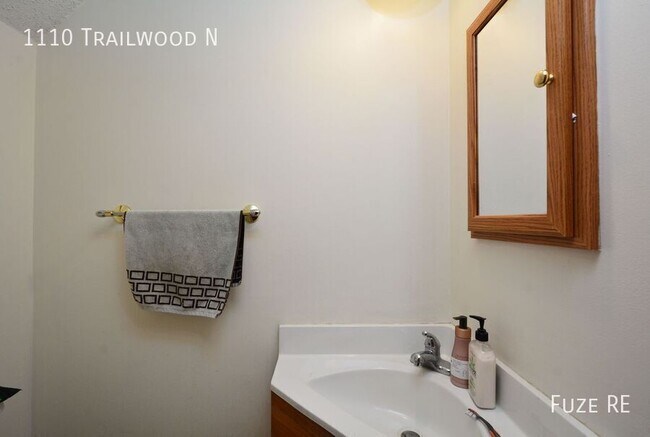 Building Photo - 1110 Trailwood N