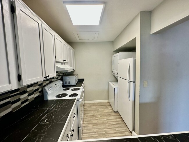 Building Photo - 2570 W 67th Pl