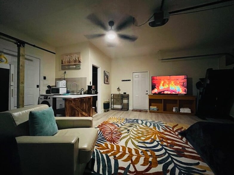 Building Photo - 507 NE 34th St