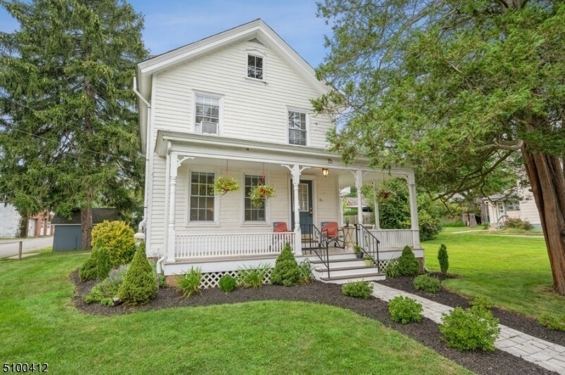 Building Photo - 15 Center St