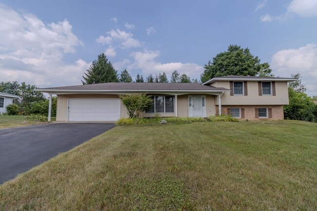 Primary Photo - Price Improvement! Sweet Serene Silver Lake