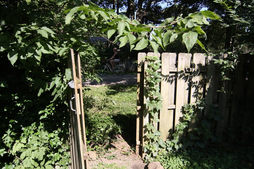 Building Photo - 5623 Winthrop Avenue