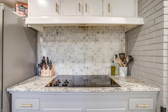 Building Photo - Beautiful Home on Corner Lot in South Hill...