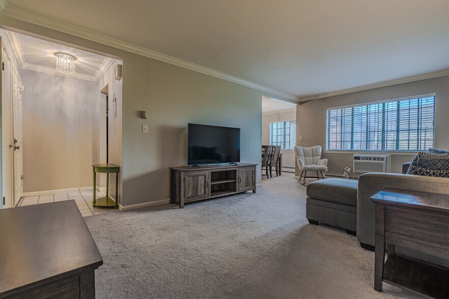 Building Photo - 19E Kensington Rd