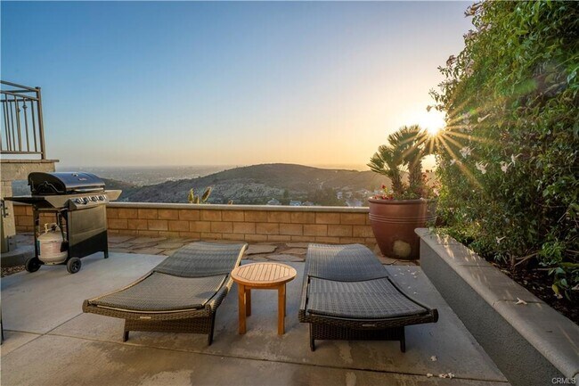 Building Photo - 6206 E Cliffway Dr