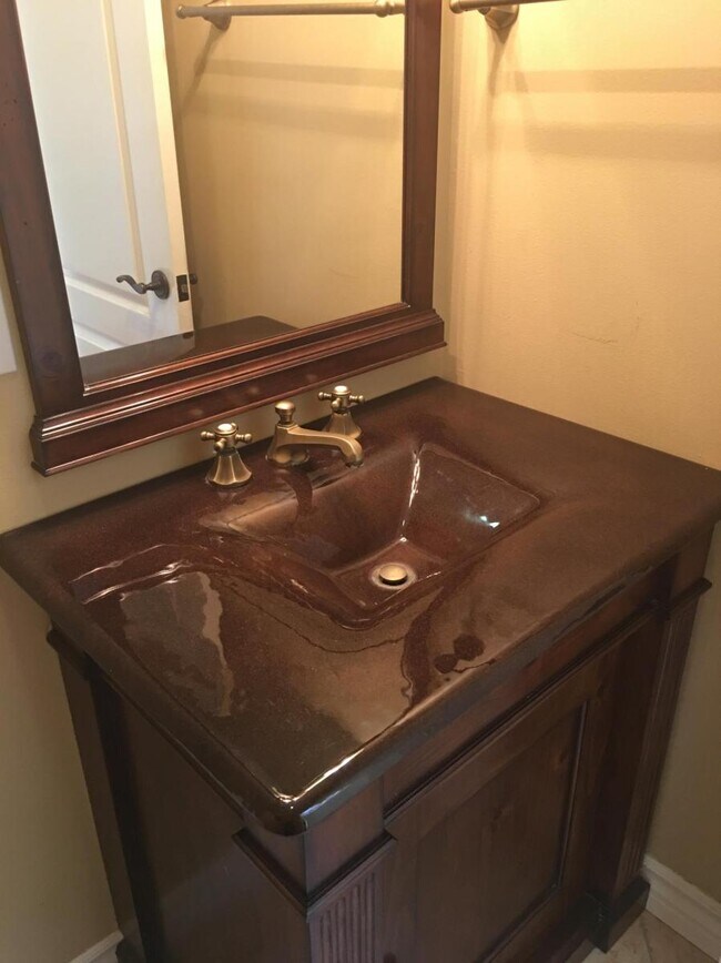 Building Photo - 2022 Plant Ave