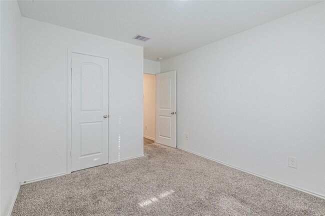 Building Photo - 5110 Hedgerose Ln