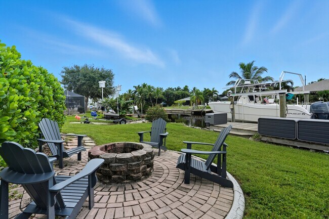 Building Photo - 6163 Plumosa Ave