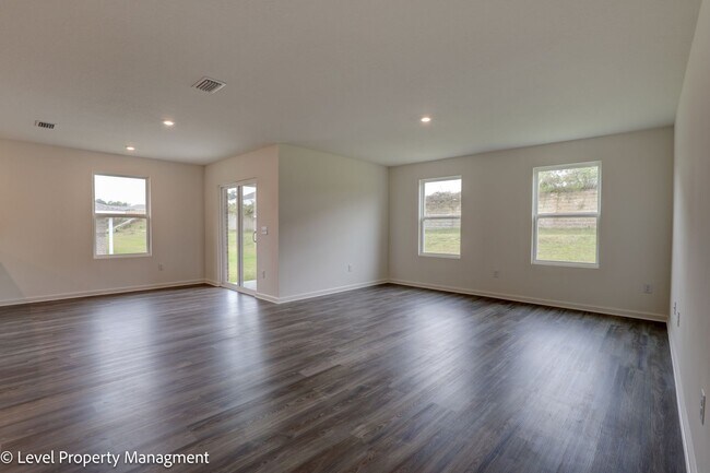 Building Photo - Stunning 4 Bedroom 2 Bath Home in Fairhope Falls Community