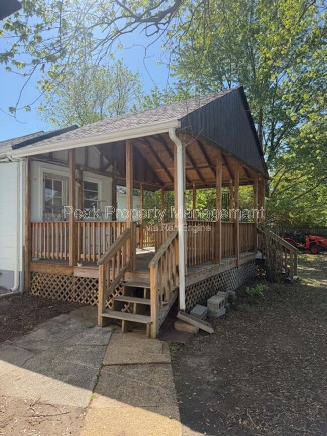 Building Photo - 4815 Oakleys Ln