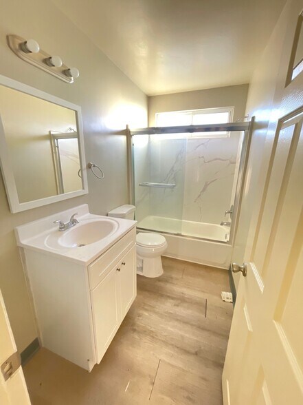 Building Photo - 8720 Orion Ave