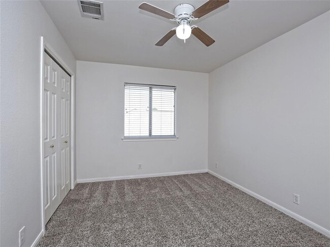 Building Photo - 305 N Heatherwilde Blvd