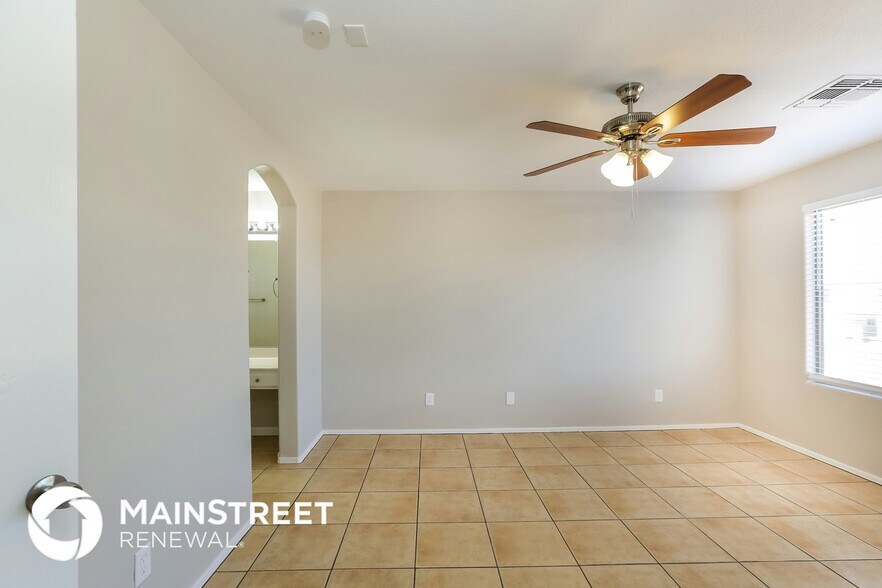 Building Photo - 2843 S 63rd Ln