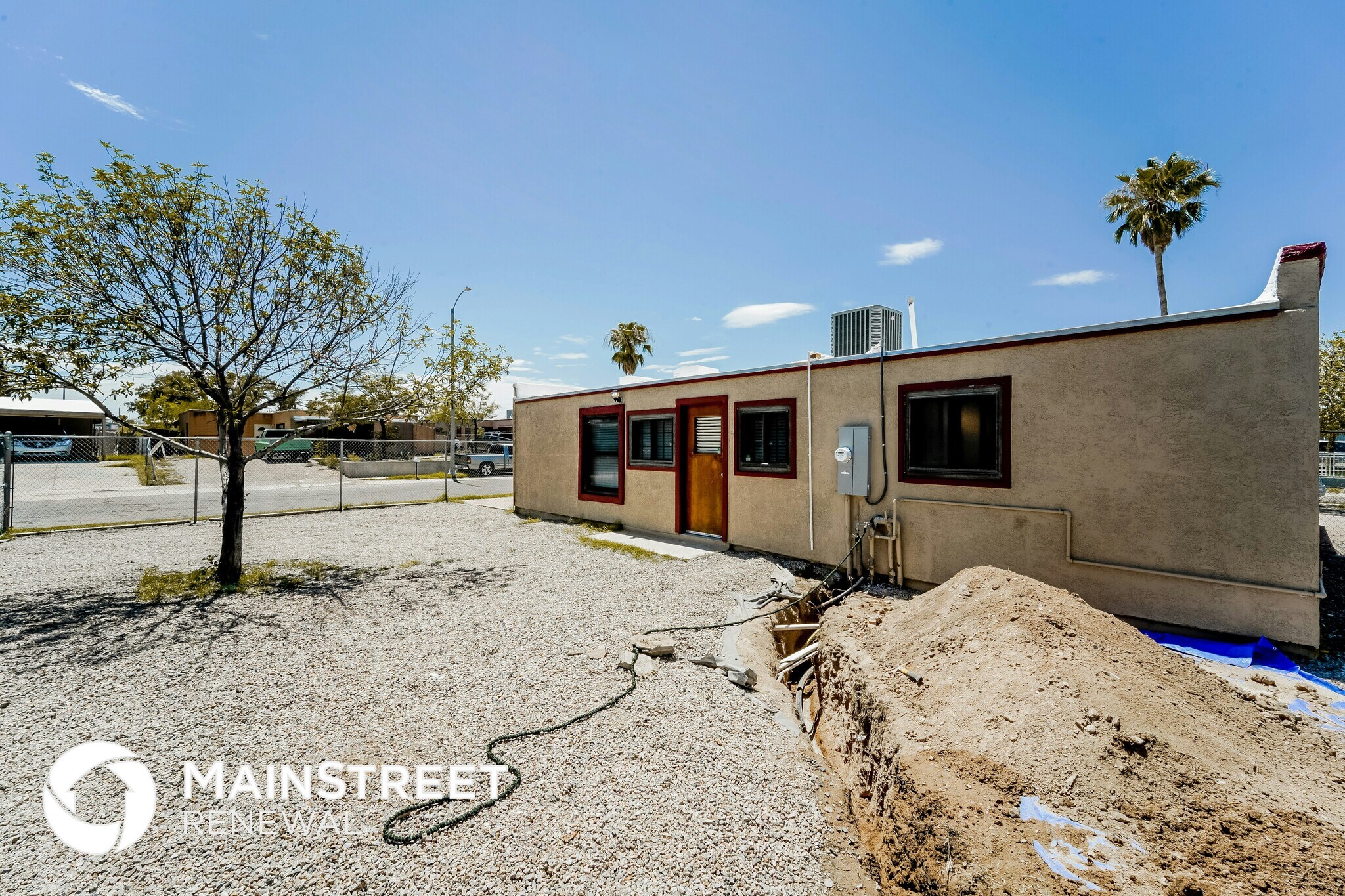 Building Photo - 5533 S Santa Cruz Ave