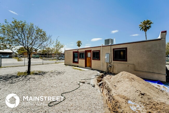 Building Photo - 5533 S Santa Cruz Ave