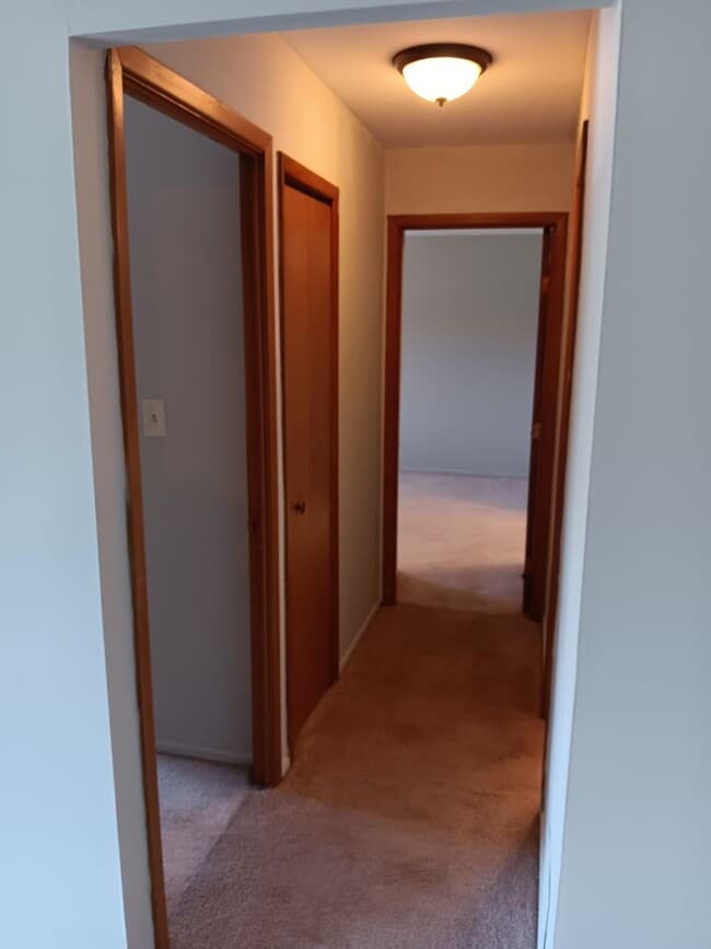 Building Photo - Chagrin Falls condo for rent