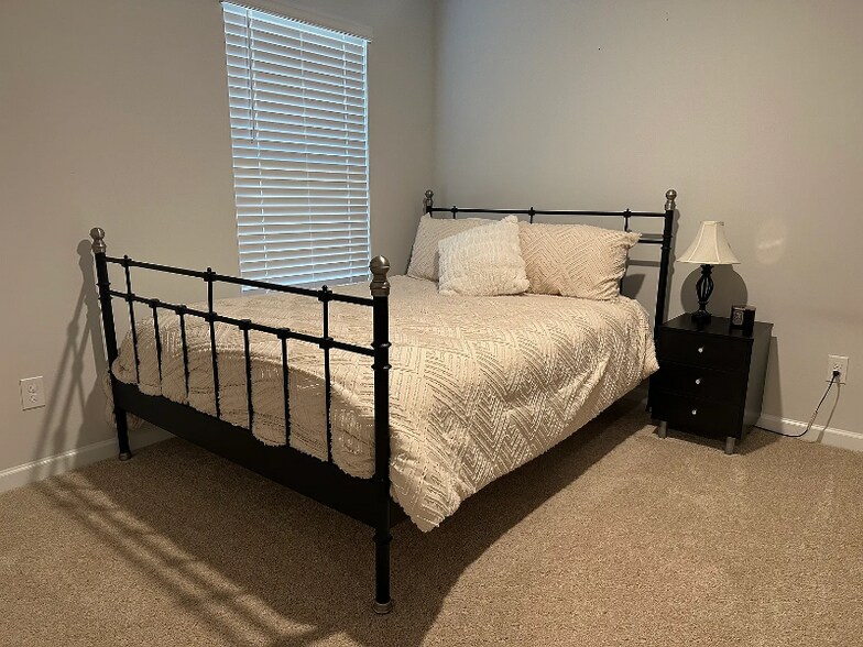 Building Photo - 6189 Whitewater Dr