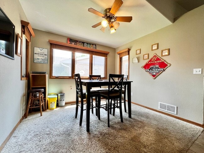 Building Photo - 4 Bed 3 Bath Townhouse in West Fort Collins!
