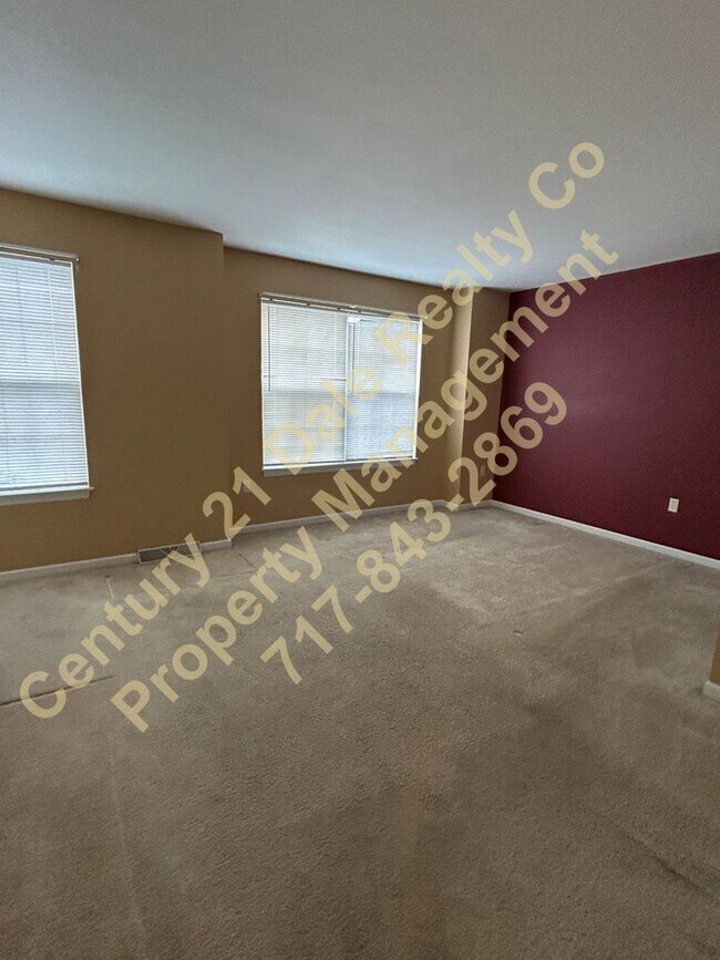 Building Photo - Lovely 3 Bedroom 1.5 Bath home in the Orchard Glen Condominium Association