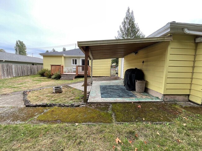 Building Photo - Great 2 Bedroom 1 Bath Home Near the Heart...