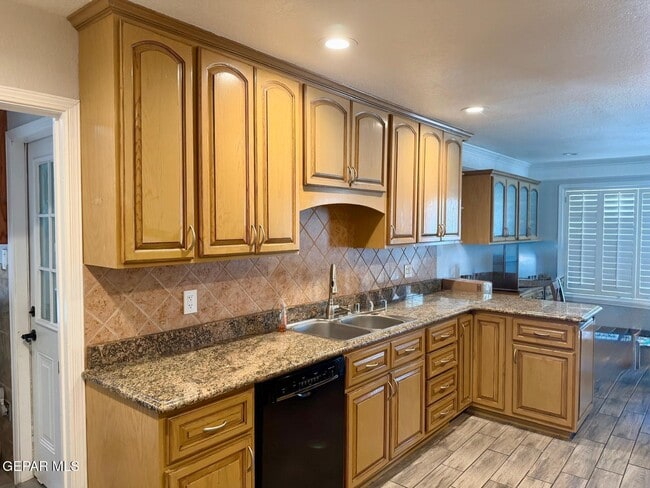 Building Photo - 4921 Vista Grande Cir