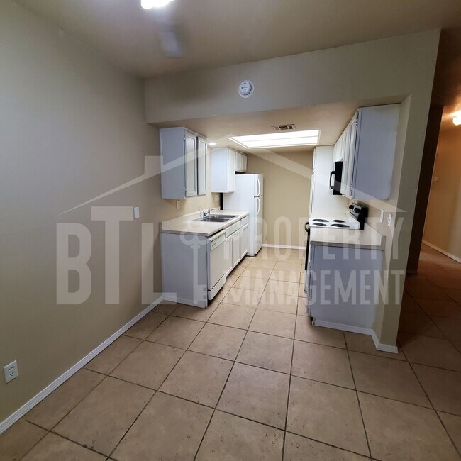Building Photo - Three Bedroom Duplex