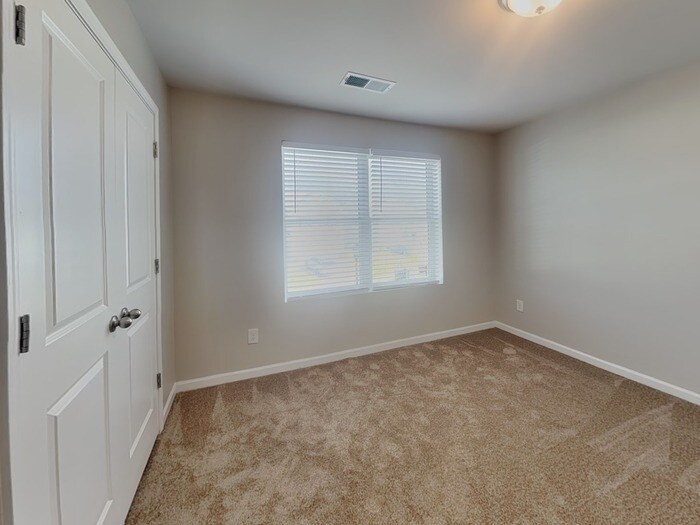 Building Photo - 733 Point Andrews Dr SW