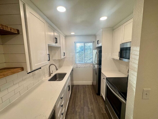 Building Photo - 12642 NW Barnes Rd