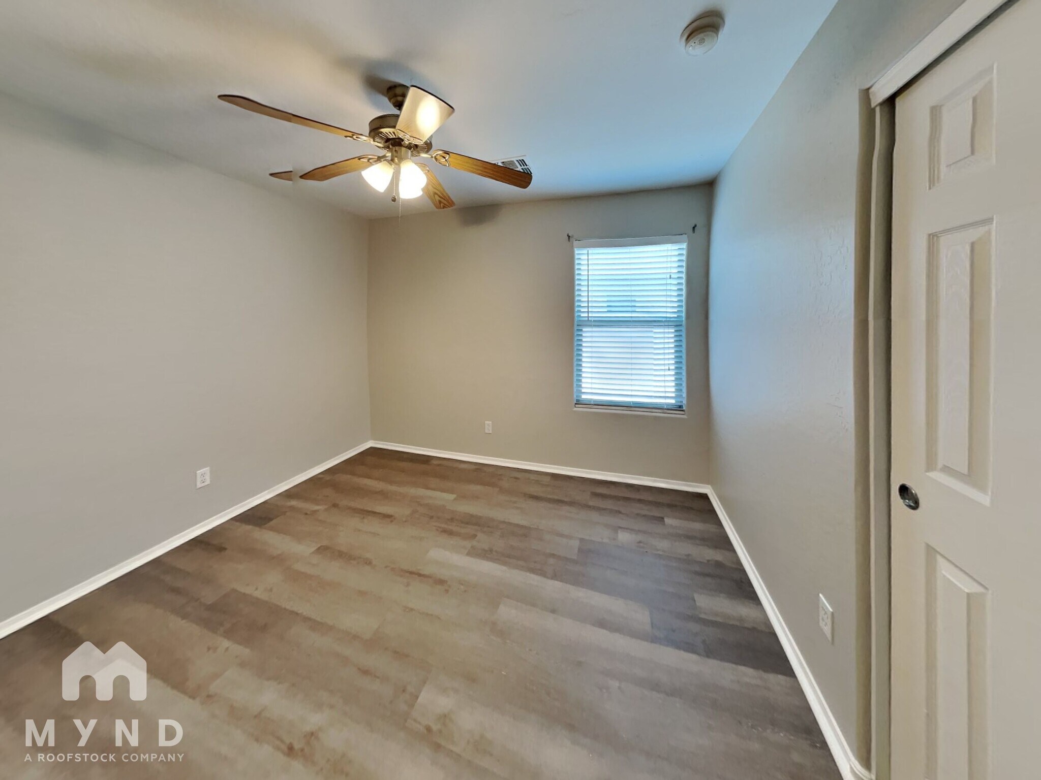 Building Photo - 836 W Burkhalter Dr