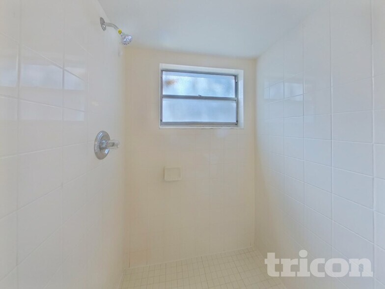 Building Photo - 6801 Wayside Ct