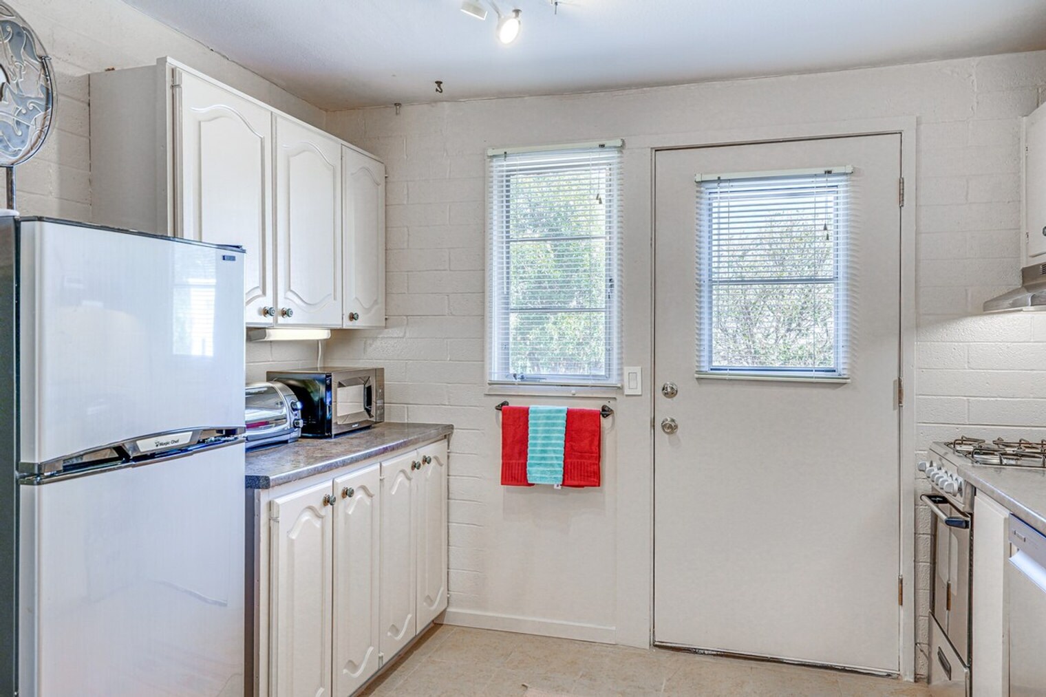 Building Photo - 329 S Paseo Tierra