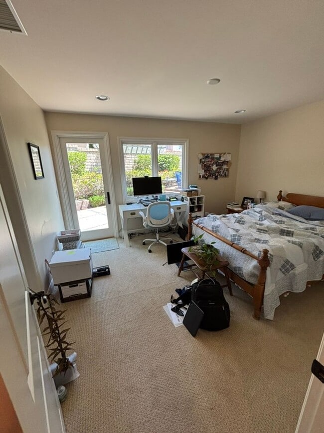 Building Photo - Beautiful 3BD 3.5BA House in La Jolla