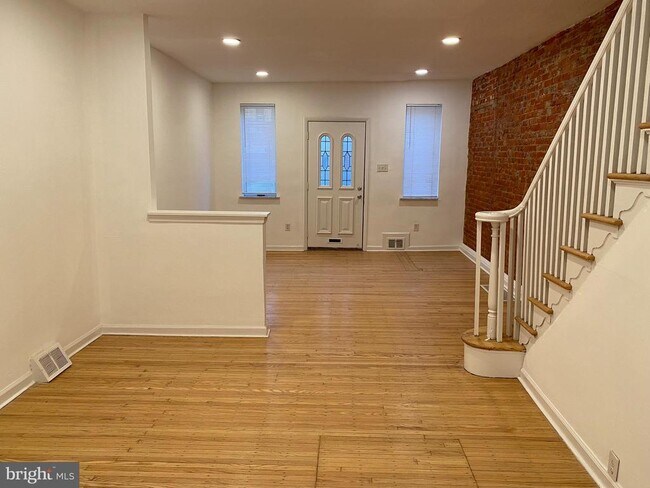 Building Photo - 1936 McClellan St