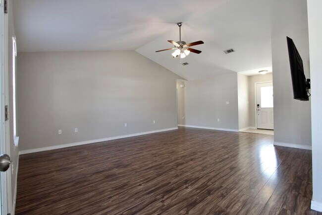 Building Photo - 3151 Forrest Ave