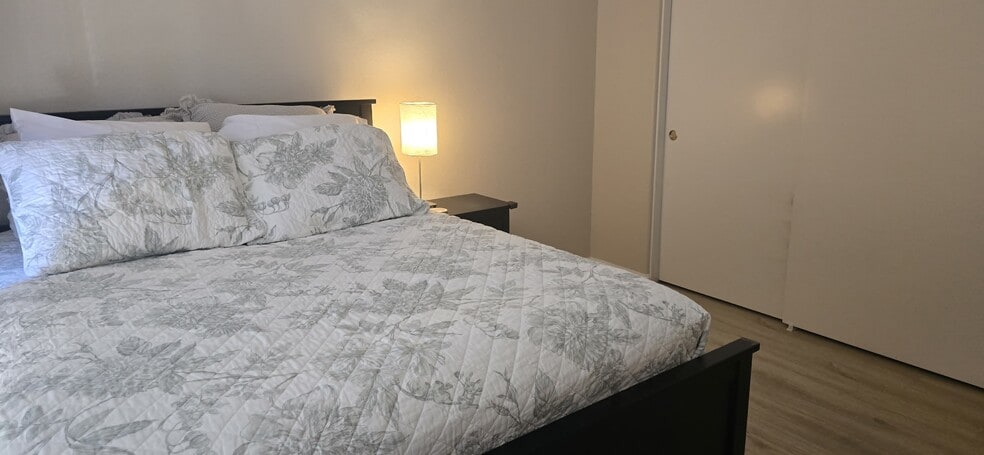 Building Photo - 395 Plaza Calimar