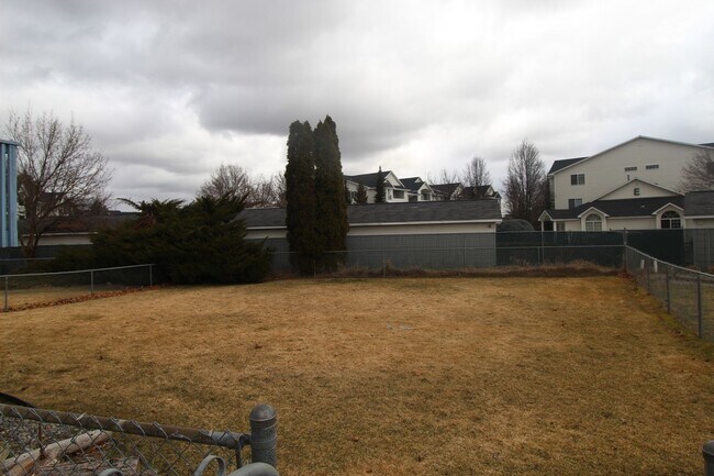 Building Photo - 6806 N Hamilton St