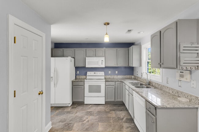 Building Photo - 109 Trinity Dr