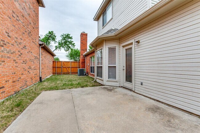 Building Photo - 2719 Cherlin Pl